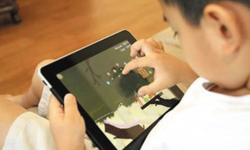 小孩暑假爱玩手机、ipads