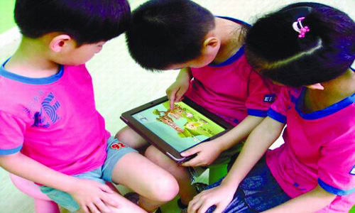 智能手机、ipads成儿童视力杀手 建议贴上向日葵视频污版下载